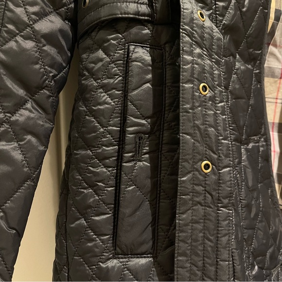 Barbour Evie Quilted Jacket in Black (US 4 / UK 8) - Picture 7 of 16